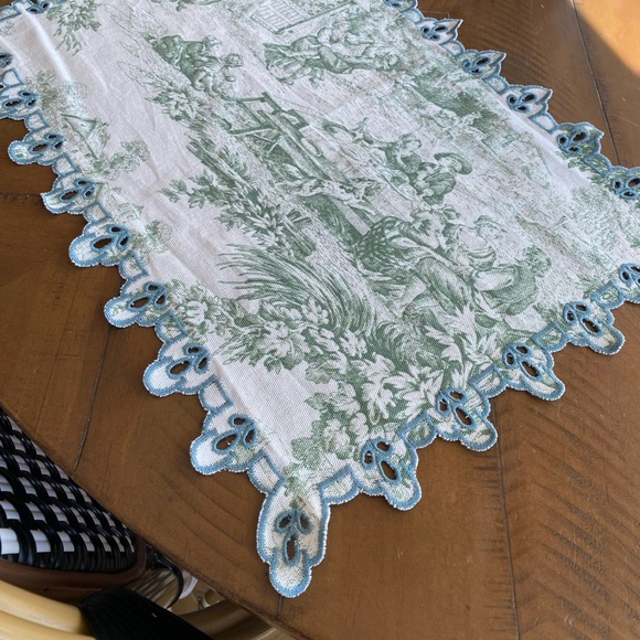 Vintage scalloped edge toile table placemat - Picture 5 of 8